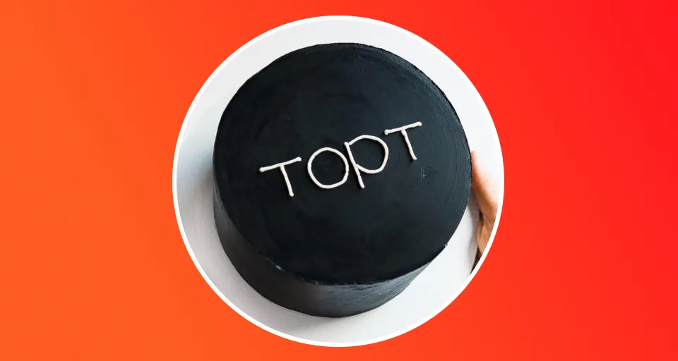 Чёрный торт с надписью «Торт»