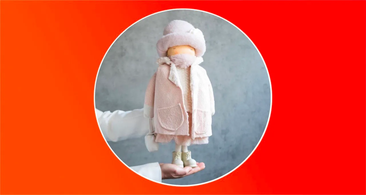 Кукла в пальто